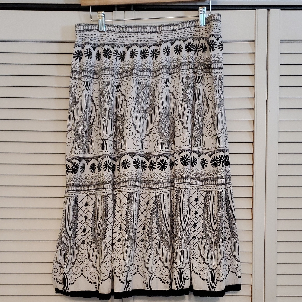 Requirements Gauze Black and White Patterned Skirt, Size Medium